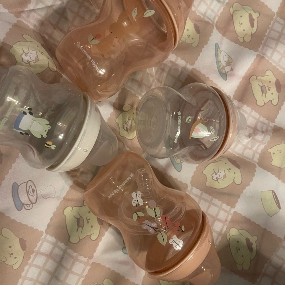 Cute Character Baby Bottles Set (4) Tommee Tippes 2) 5 Oz 2) 9 Oz